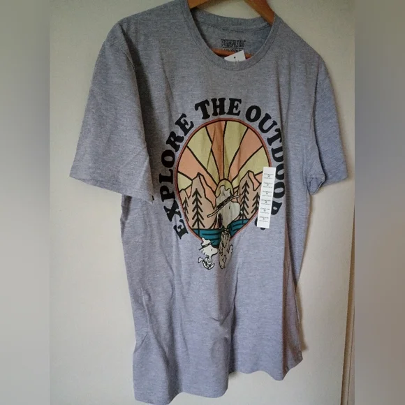NWT Gray Snoopy Peanuts T-Shirt Explore The Outdoors Size Medium - Picture 5 of 6
